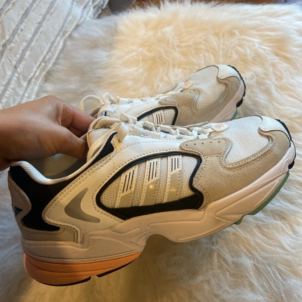 Adidas falcon sneaker